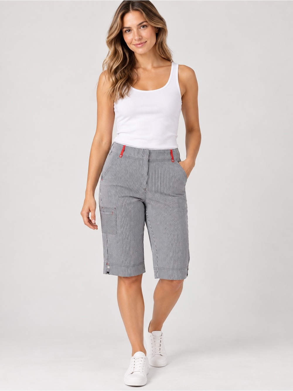 Tail Women’s Size 10 Black & White Pinstripe Bermuda Shorts / Capri Golf Shorts